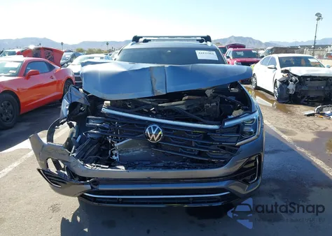 2024 Volkswagen Atlas Cross Sport 2.0T Sel Premium R-Line z USA, uszkodzony, nr VIN 1V2FE2CA3RC261113